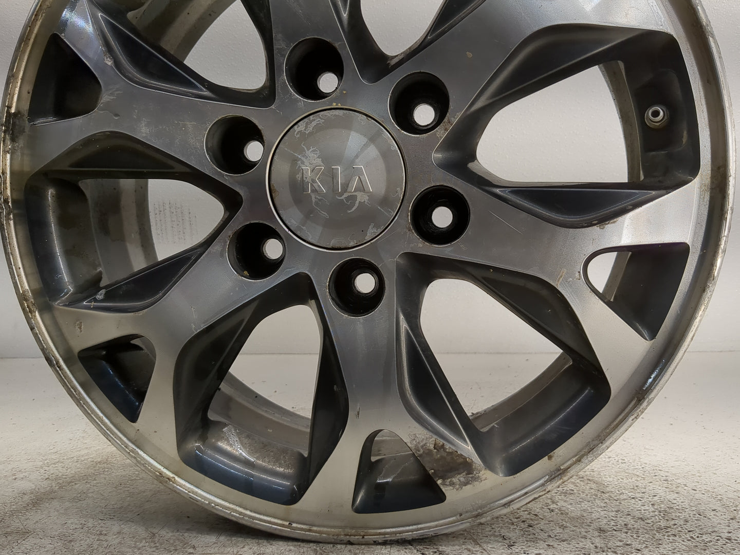 2014-2014 Kia Sedona Oem Wheel Rim - Oemusedautoparts1.com