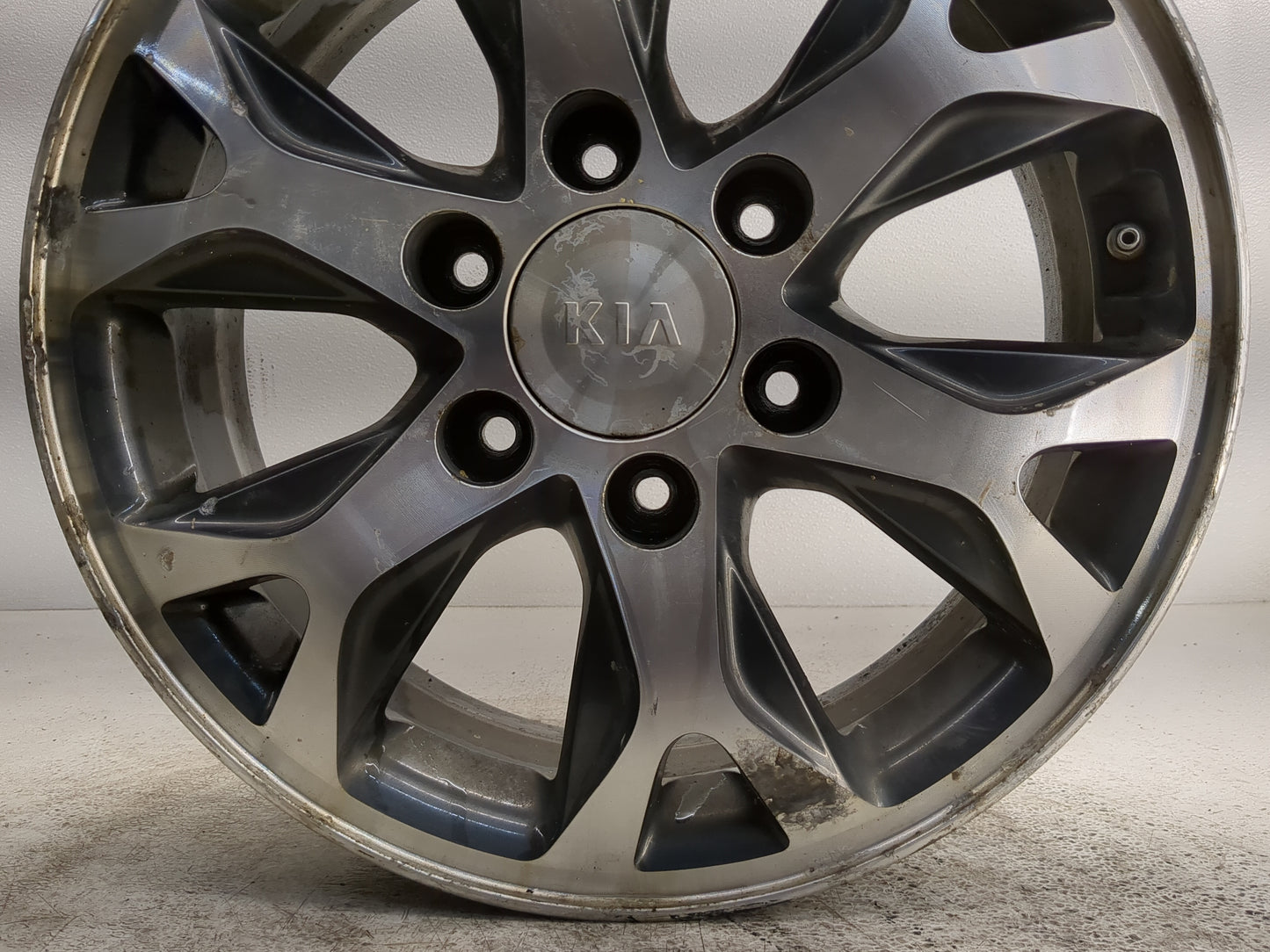 2014-2014 Kia Sedona Oem Wheel Rim - Oemusedautoparts1.com