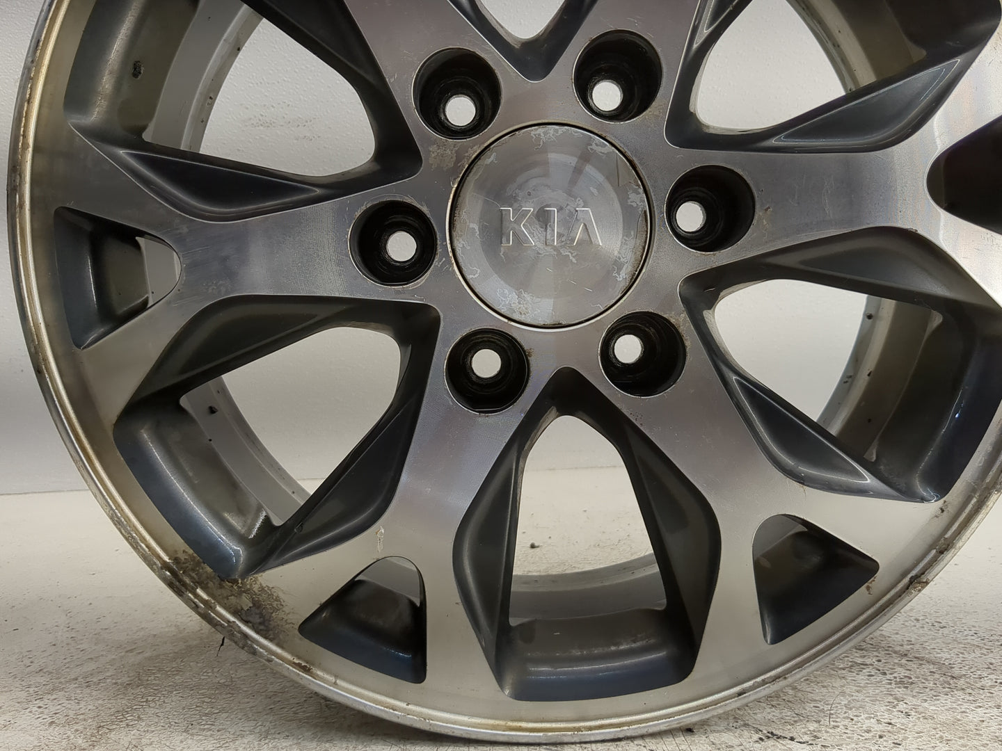 2014-2014 Kia Sedona Oem Wheel Rim 1253080 - Oemusedautoparts1.com
