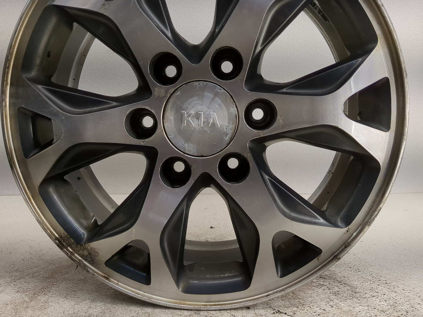 2014-2014 Kia Sedona Oem Wheel Rim - Oemusedautoparts1.com
