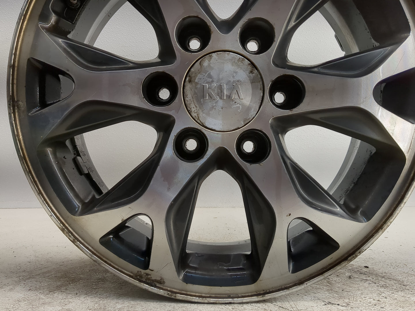 2014-2014 Kia Sedona Oem Wheel Rim 1253081 - Oemusedautoparts1.com