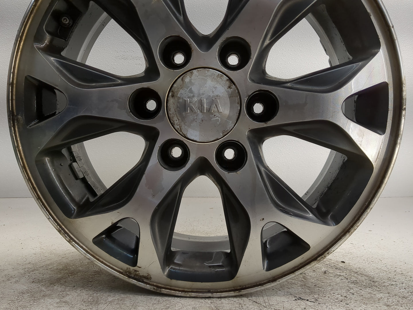 2014-2014 Kia Sedona Oem Wheel Rim 1253081 - Oemusedautoparts1.com