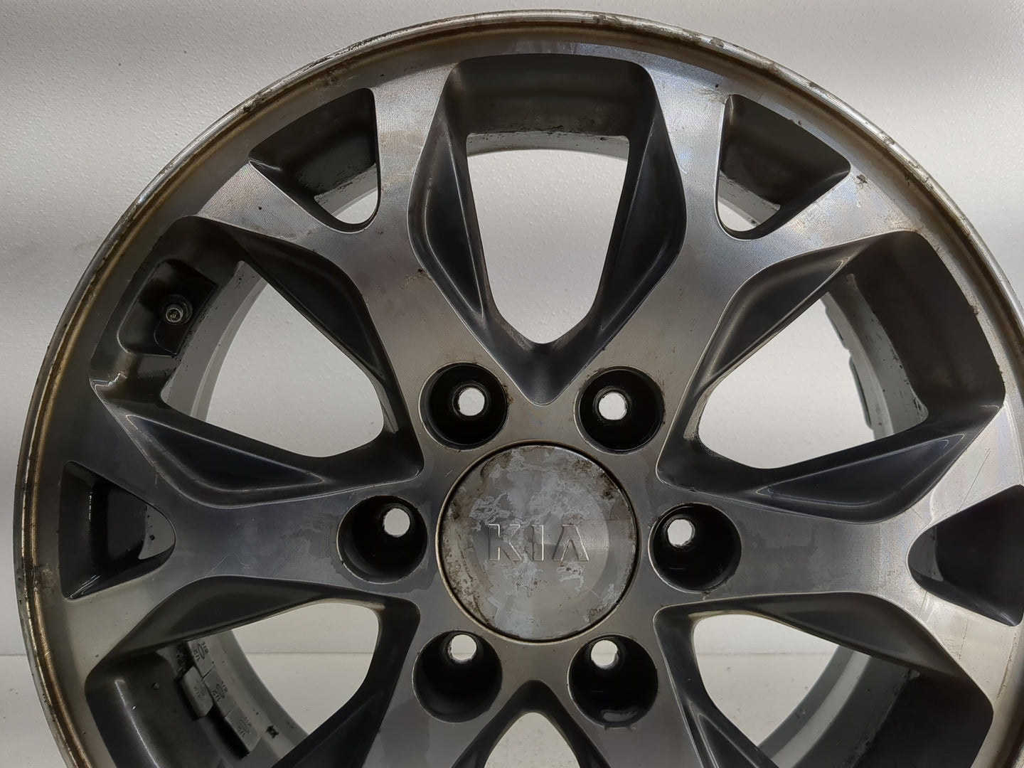 2014-2014 Kia Sedona Oem Wheel Rim 1253081 - Oemusedautoparts1.com