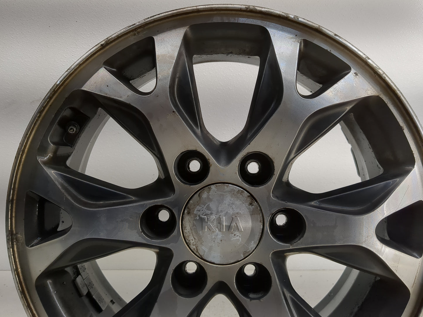 2014-2014 Kia Sedona Oem Wheel Rim 1253081 - Oemusedautoparts1.com