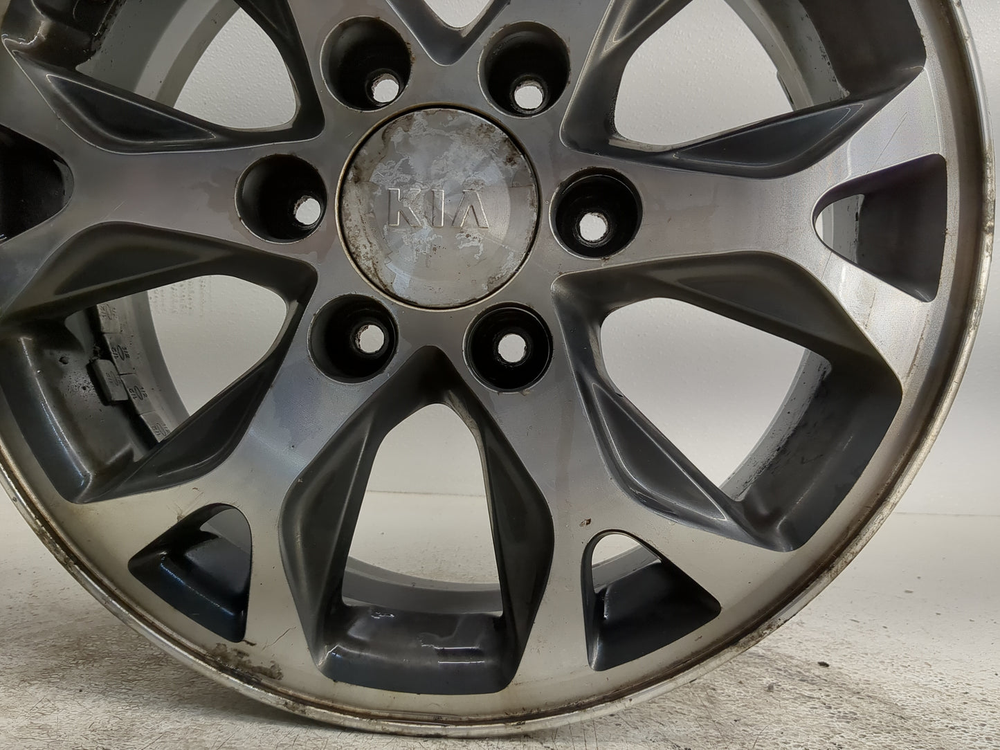 2014-2014 Kia Sedona Oem Wheel Rim 1253081 - Oemusedautoparts1.com