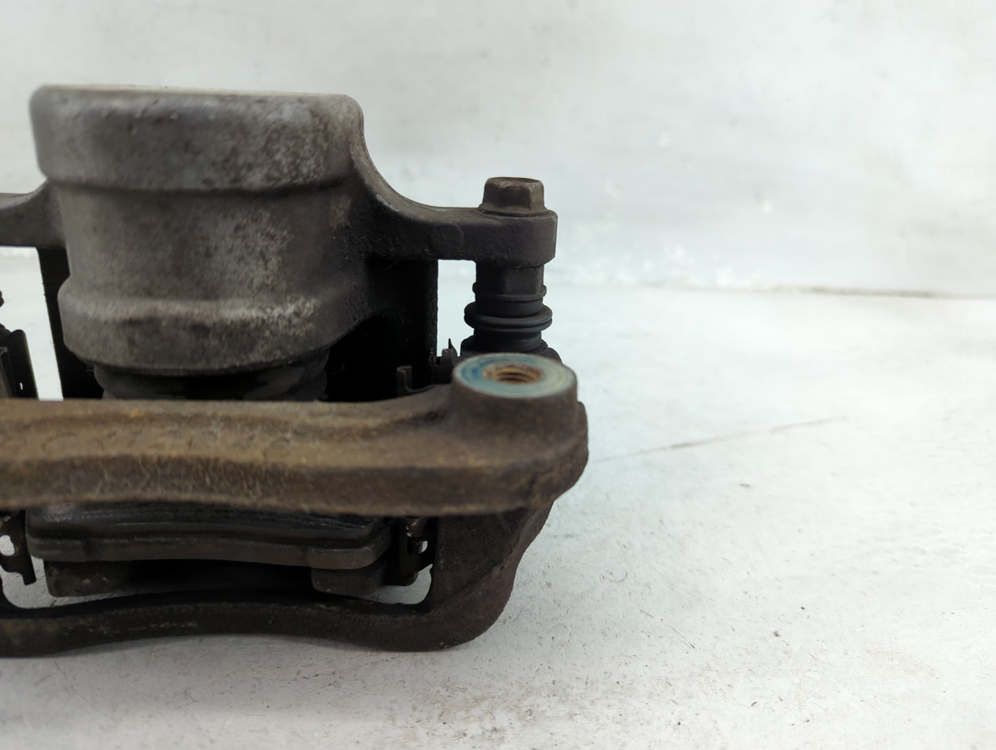 2008-2014 Kia Sedona Rear Passenger Right Brake Caliper - Oemusedautoparts1.com