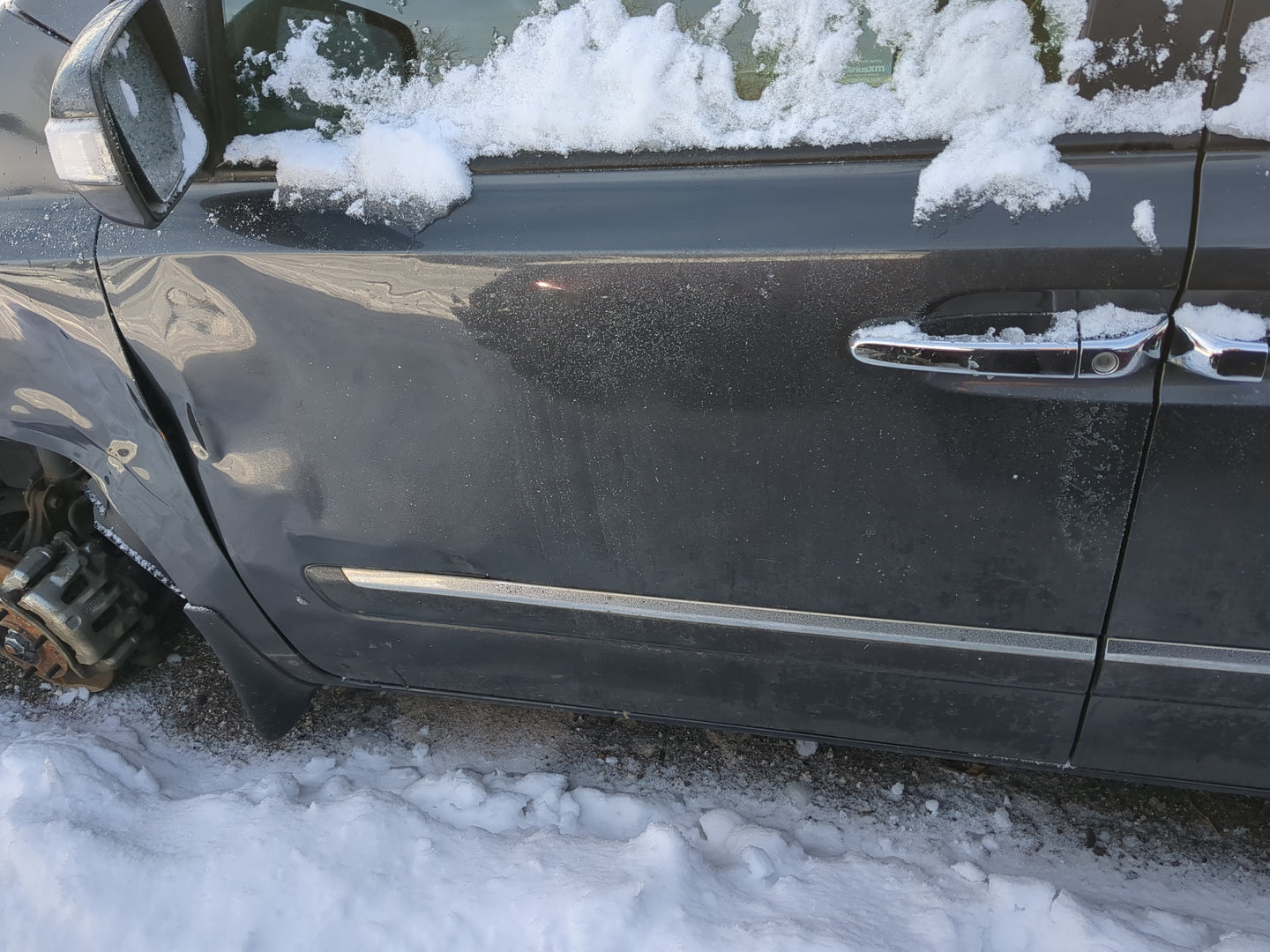 2011-2014 Kia Sedona Driver Front Door Oem - Oemusedautoparts1.com