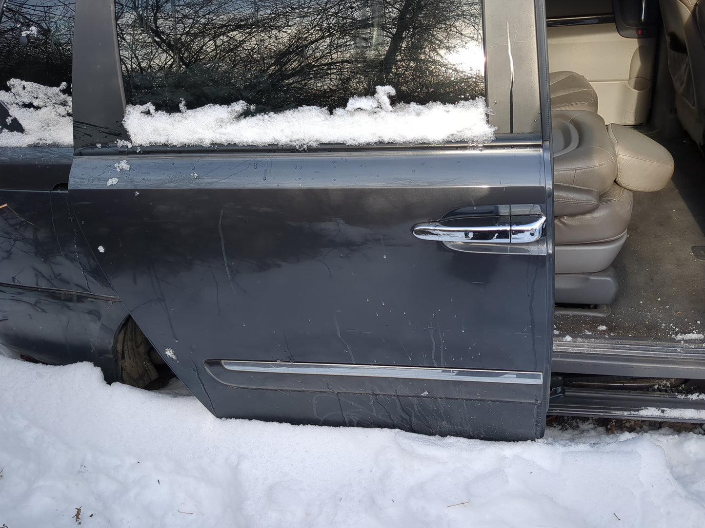 2006-2014 Kia Sedona Passenger Rear Door Oem - Oemusedautoparts1.com