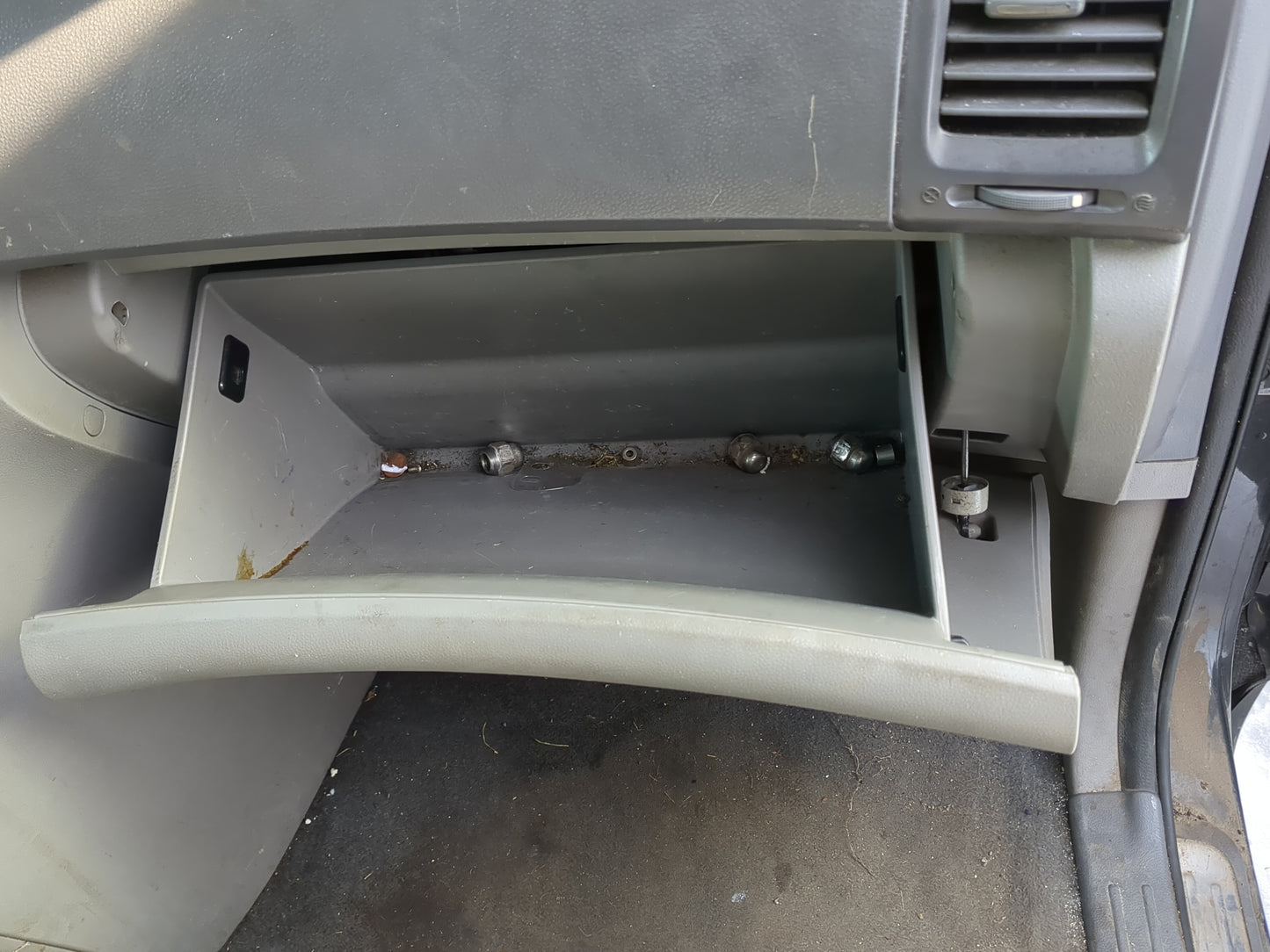 2014 Kia Sedona Passenger Glove Box Door Storage Compartment - Oemusedautoparts1.com