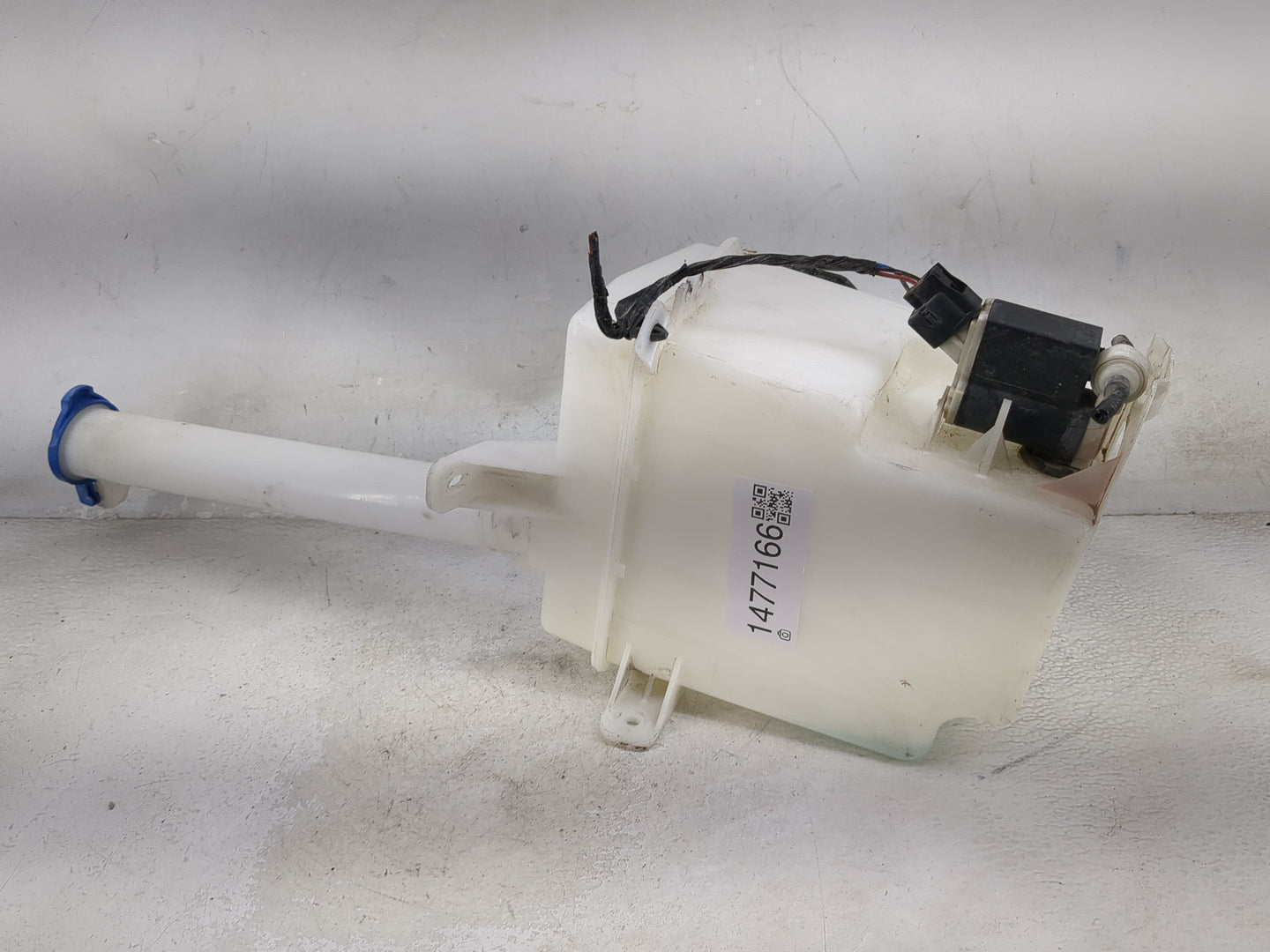2008-2014 Kia Sedona Windshield Washer Fluid Reservoir Bottle Oem - Oemusedautoparts1.com