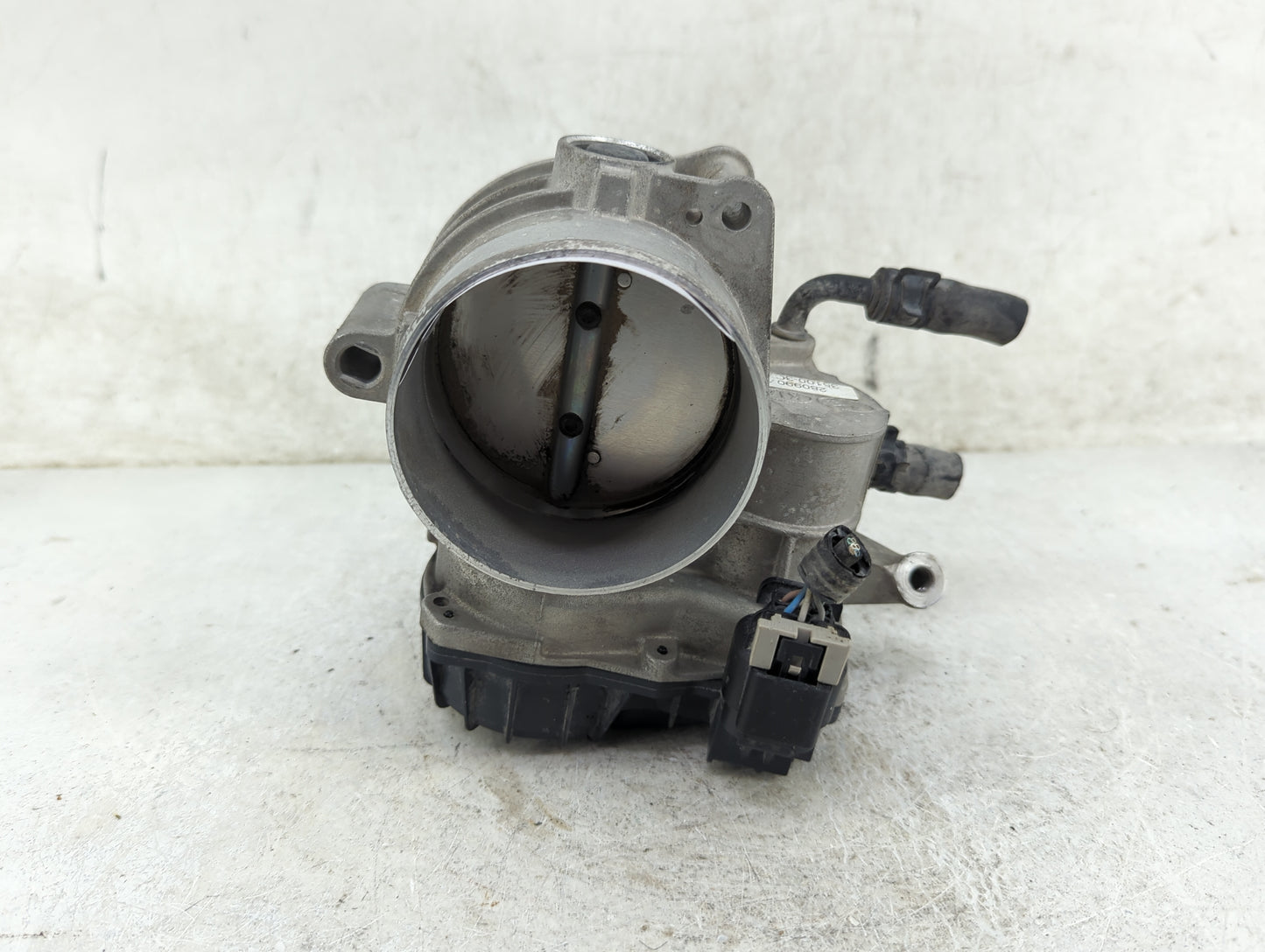 2011-2014 Kia Sedona Throttle Body P/N:35100-3C700 28099075 Fits Fits 2010 2011 2012 2013 2014 OEM Used Auto Parts - Oemused
