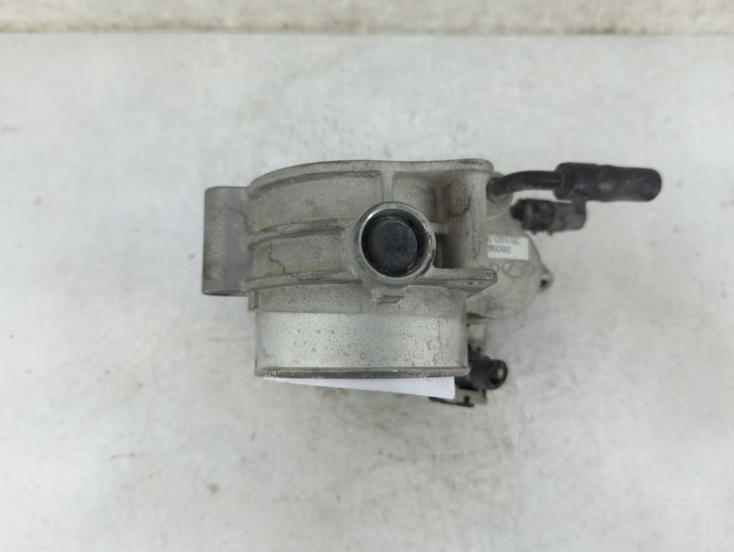 2011-2014 Kia Sedona Throttle Body P/N:35100-3C700 28099075 Fits Fits 2010 2011 2012 2013 2014 OEM Used Auto Parts - Oemused