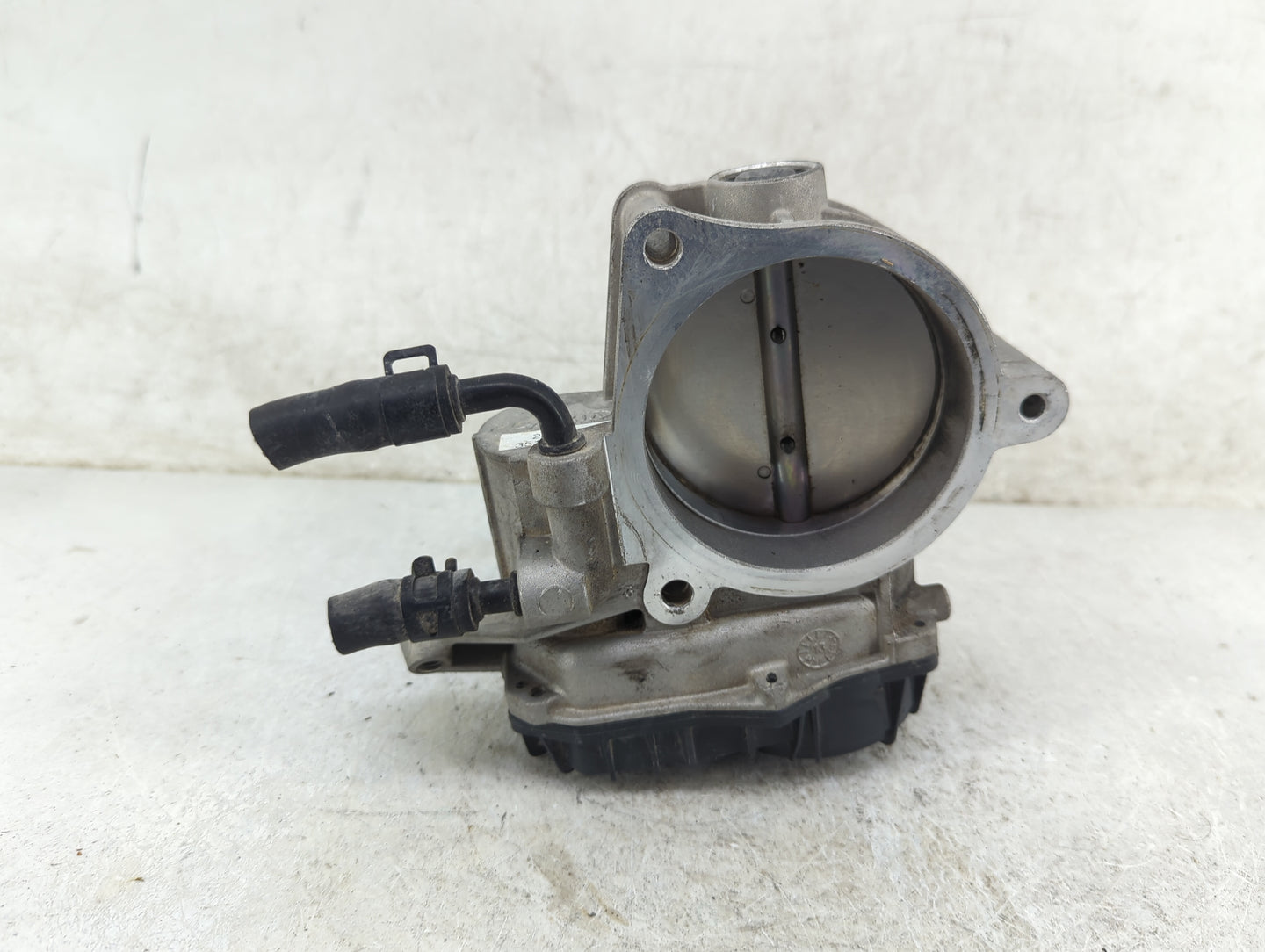 2011-2014 Kia Sedona Throttle Body P/N:35100-3C700 28099075 Fits Fits 2010 2011 2012 2013 2014 OEM Used Auto Parts - Oemused