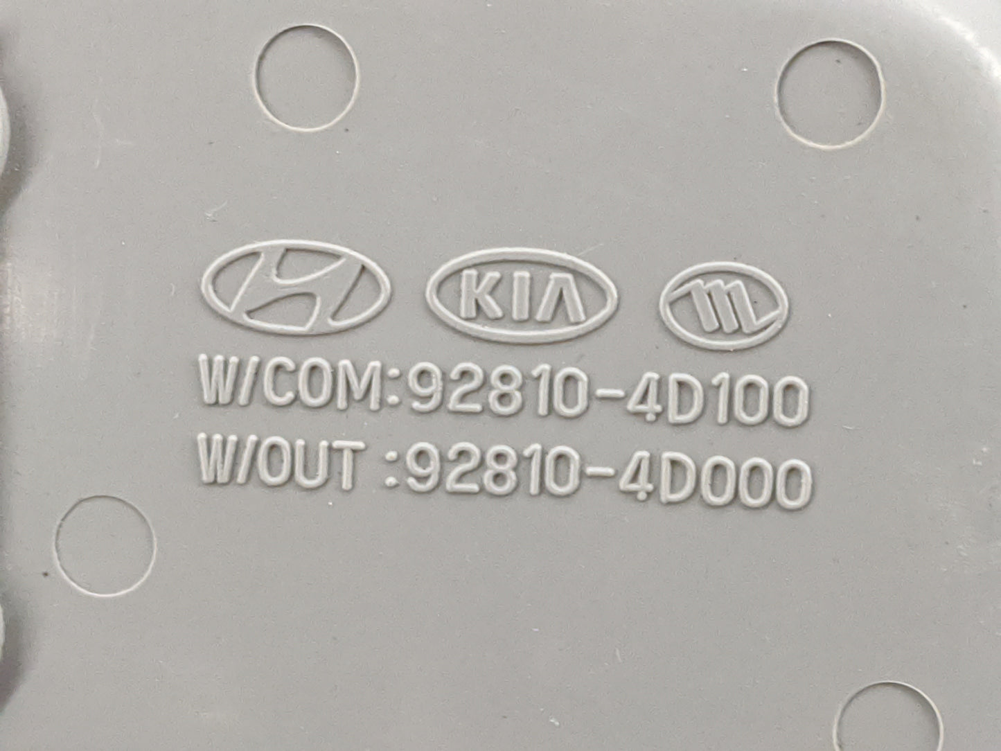 2014 Kia Sedona Overhead Roof Console 1478347 - Oemusedautoparts1.com
