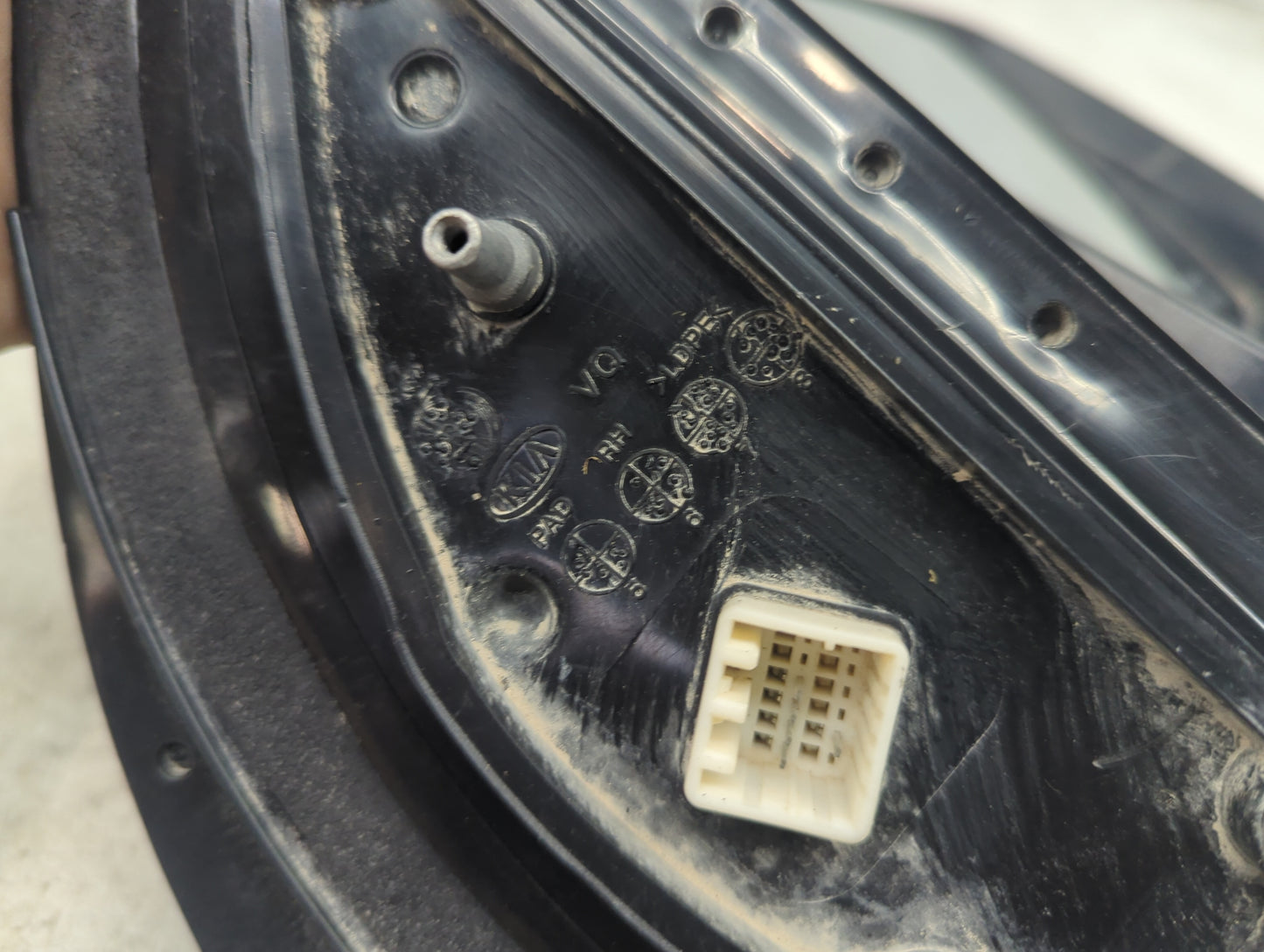 2011-2014 Kia Sedona Passenger Side View Mirror - Right Door Mirror OEM Used - Oemusedautoparts1.com