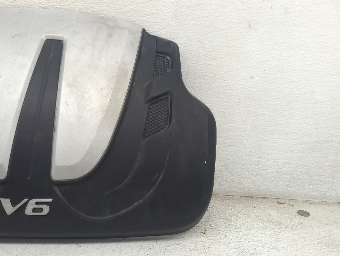 2014 Kia Sedona Engine Cover Black - Oemusedautoparts1.com
