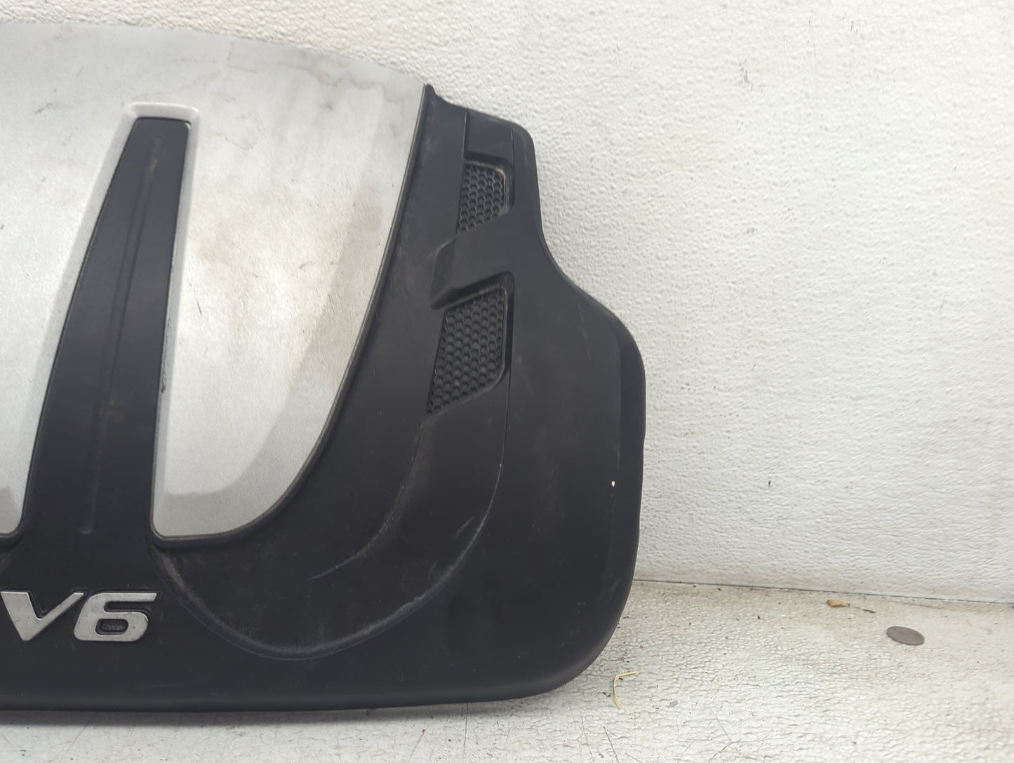 2014 Kia Sedona Engine Cover Black - Oemusedautoparts1.com