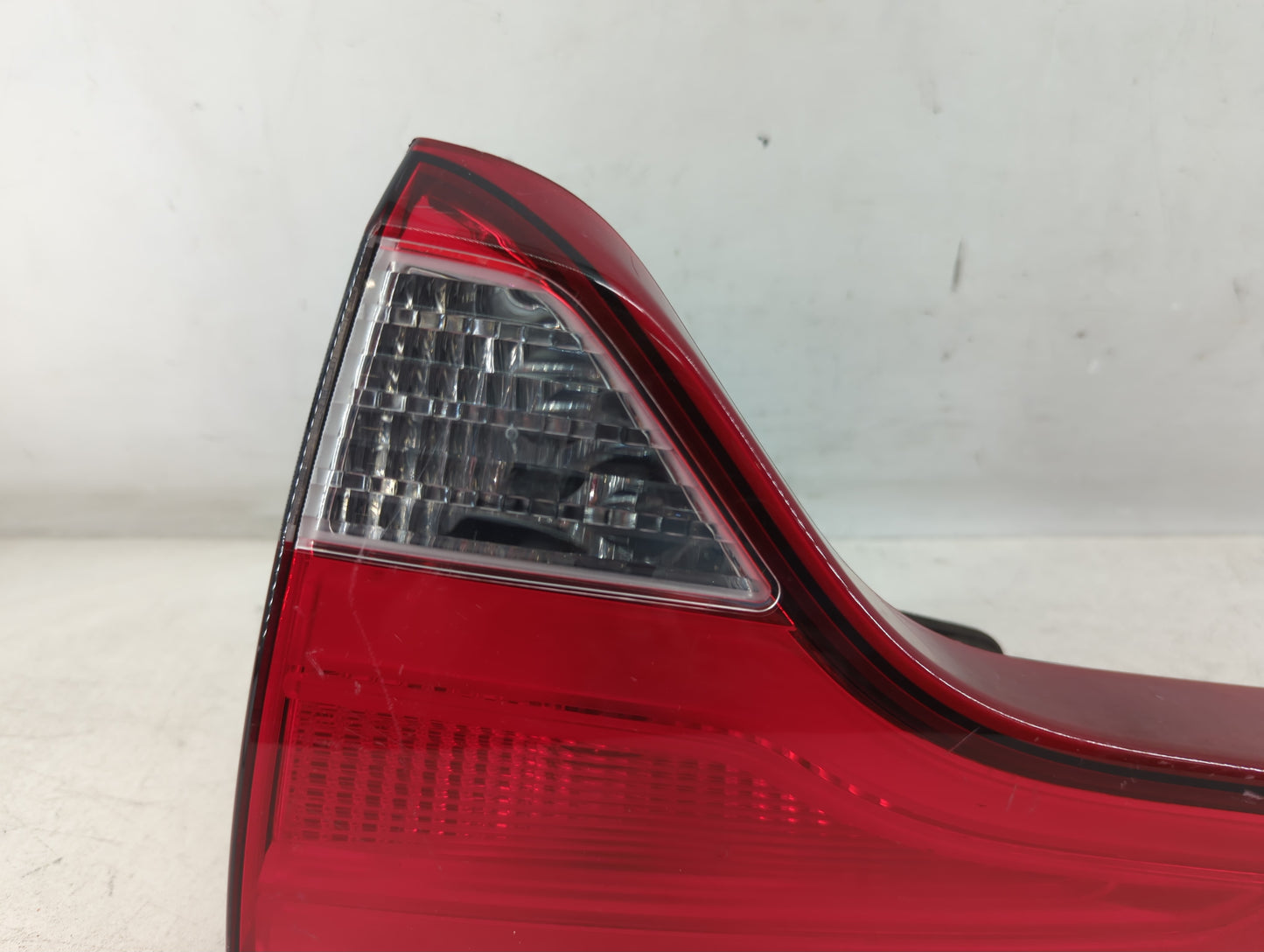 2014-2015 Kia Sorento Tail Light Assembly Driver Left OEM P/N:P755U500 Fits Fits 2014 2015 OEM Used Auto Parts - Oemusedauto
