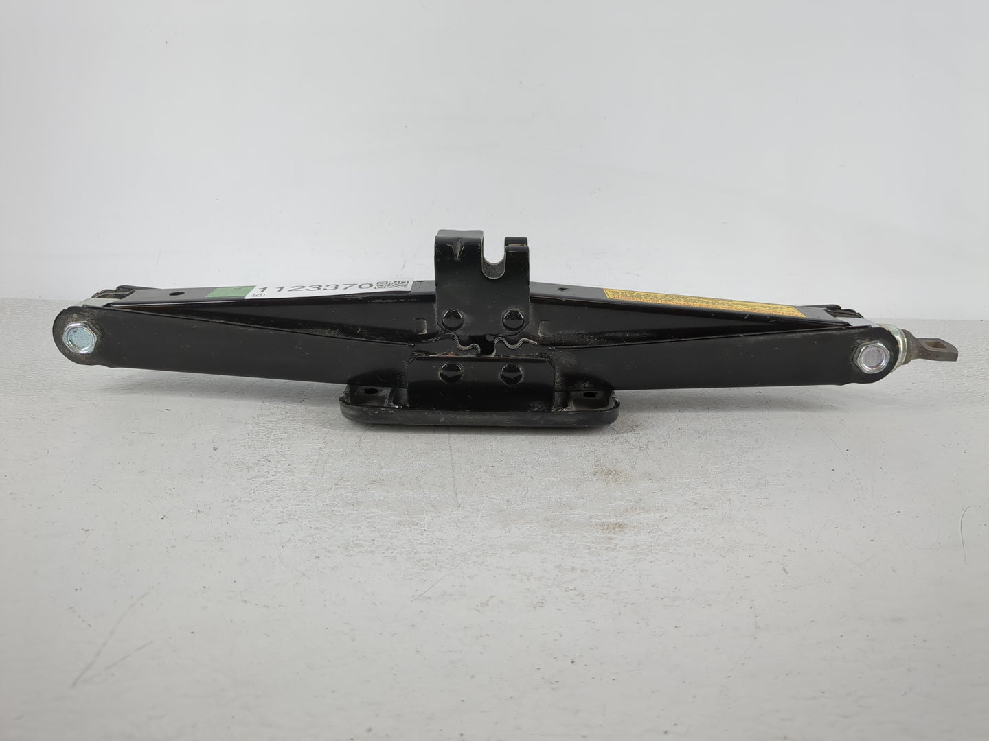 2014 Kia Sorento Spare Scissor Car Jack - Oemusedautoparts1.com