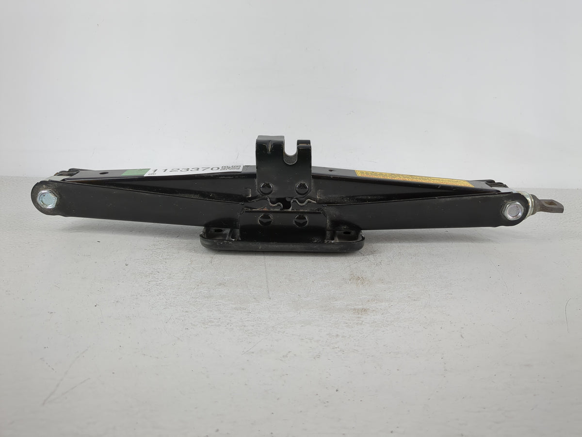 2014 Kia Sorento Spare Scissor Car Jack - Oemusedautoparts1.com