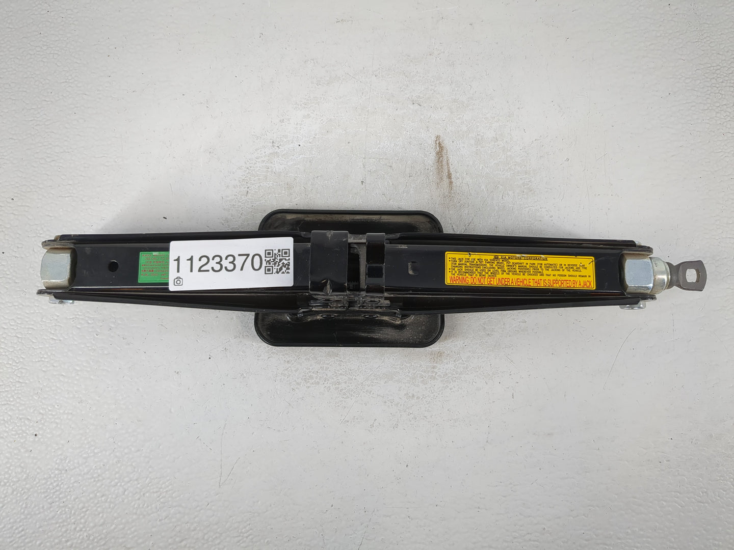 2014 Kia Sorento Spare Scissor Car Jack - Oemusedautoparts1.com