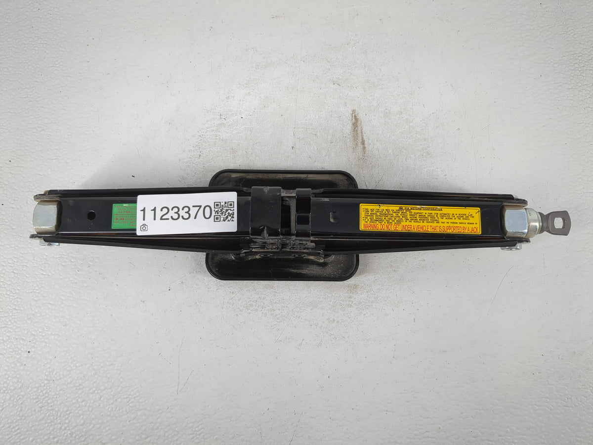 2014 Kia Sorento Spare Scissor Car Jack - Oemusedautoparts1.com
