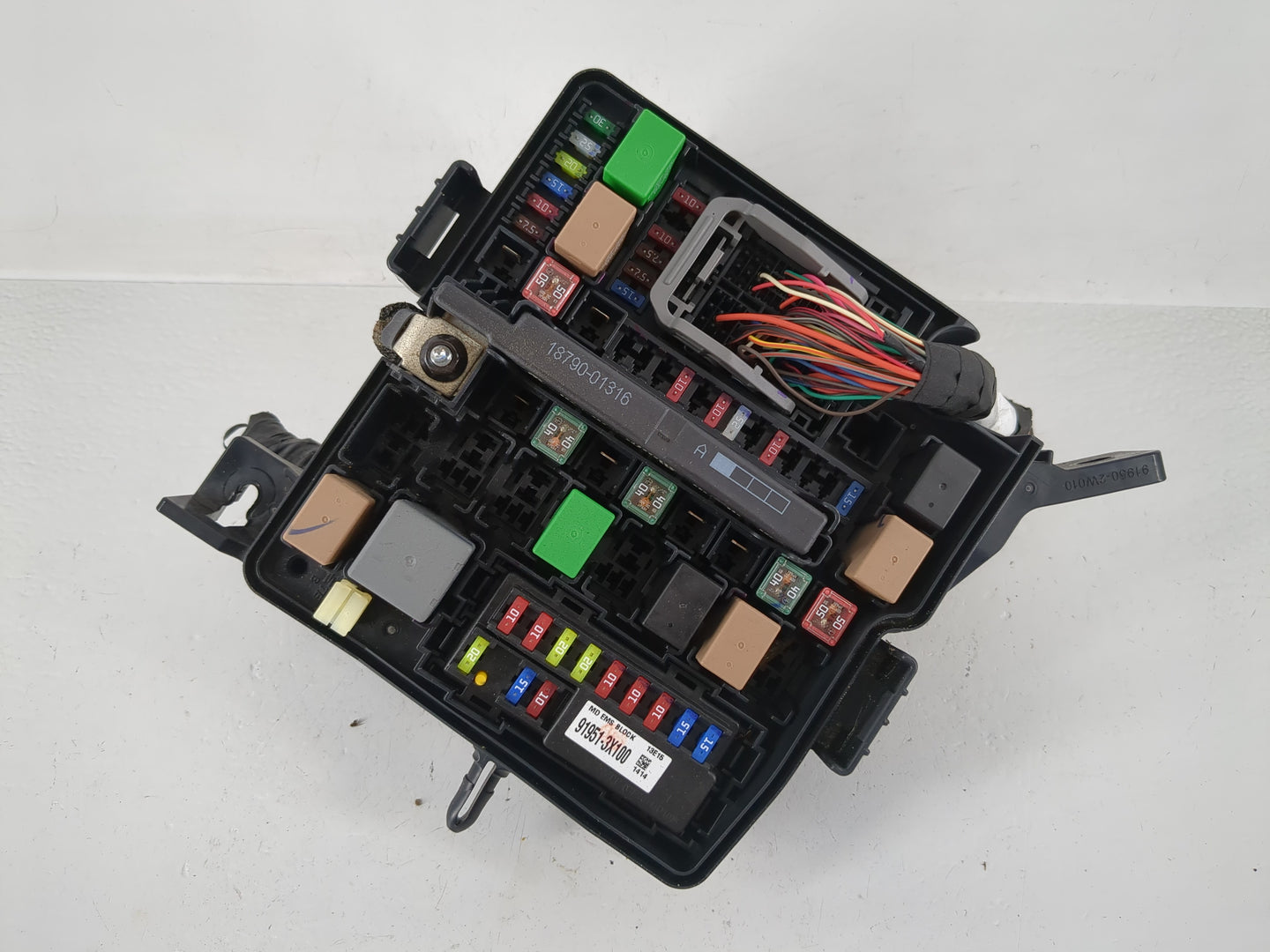 2014-2015 Kia Sorento Fusebox Fuse Box Panel Relay Module P/N:91941-2P520 Fits Fits 2014 2015 OEM Used Auto Parts - Oemuseda