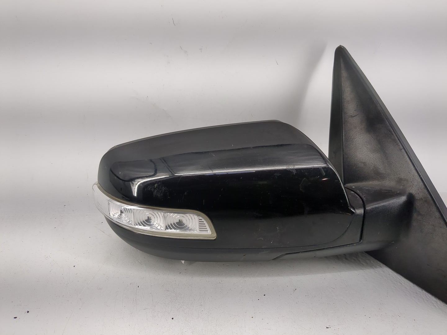 2011-2015 Kia Sorento Passenger Side View Mirror - Right Door Mirror OEM Used - Oemusedautoparts1.com