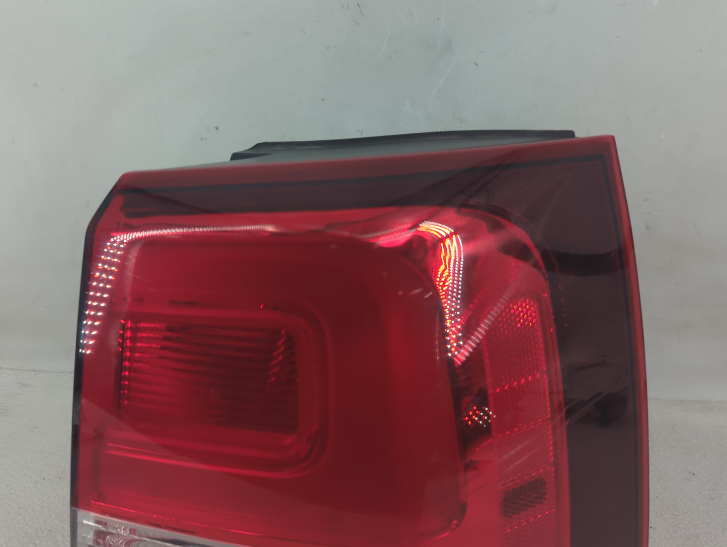 2014-2015 Kia Sorento Tail Light Assembly Passenger Right OEM P/N:92402 1U500 Fits Fits 2014 2015 OEM Used Auto Parts - Oemu