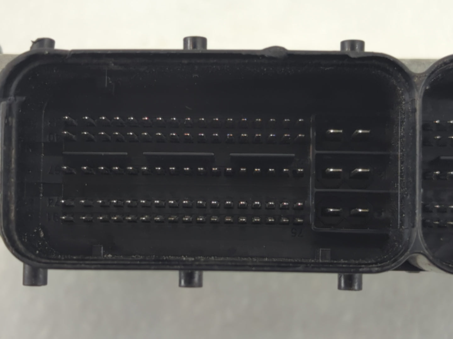 2014-2015 Kia Sorento PCM Engine Control Computer ECU ECM PCU OEM P/N:39113-2GBL1 39103-2GBL1 Fits Fits 2014 2015 OEM Used A
