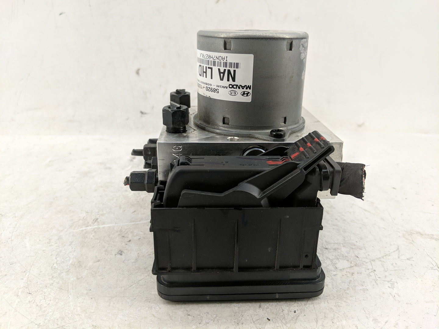2014-2015 Kia Sorento ABS Pump Control Module Replacement P/N:BE6003N801 Fits Fits 2014 2015 OEM Used Auto Parts - Oemusedau