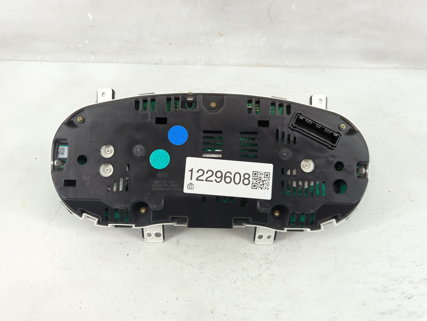 2014-2015 Kia Sorento Instrument Cluster Speedometer Gauges P/N:94004-1U010 Fits Fits 2014 2015 OEM Used Auto Parts - Oemuse