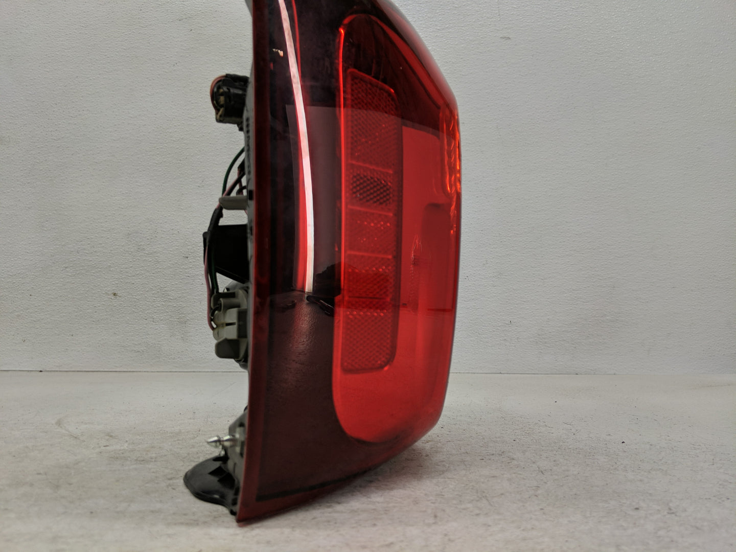 2014-2015 Kia Sorento Tail Light Assembly Passenger Right OEM P/N:92402 1U500 Fits Fits 2014 2015 OEM Used Auto Parts - Oemu