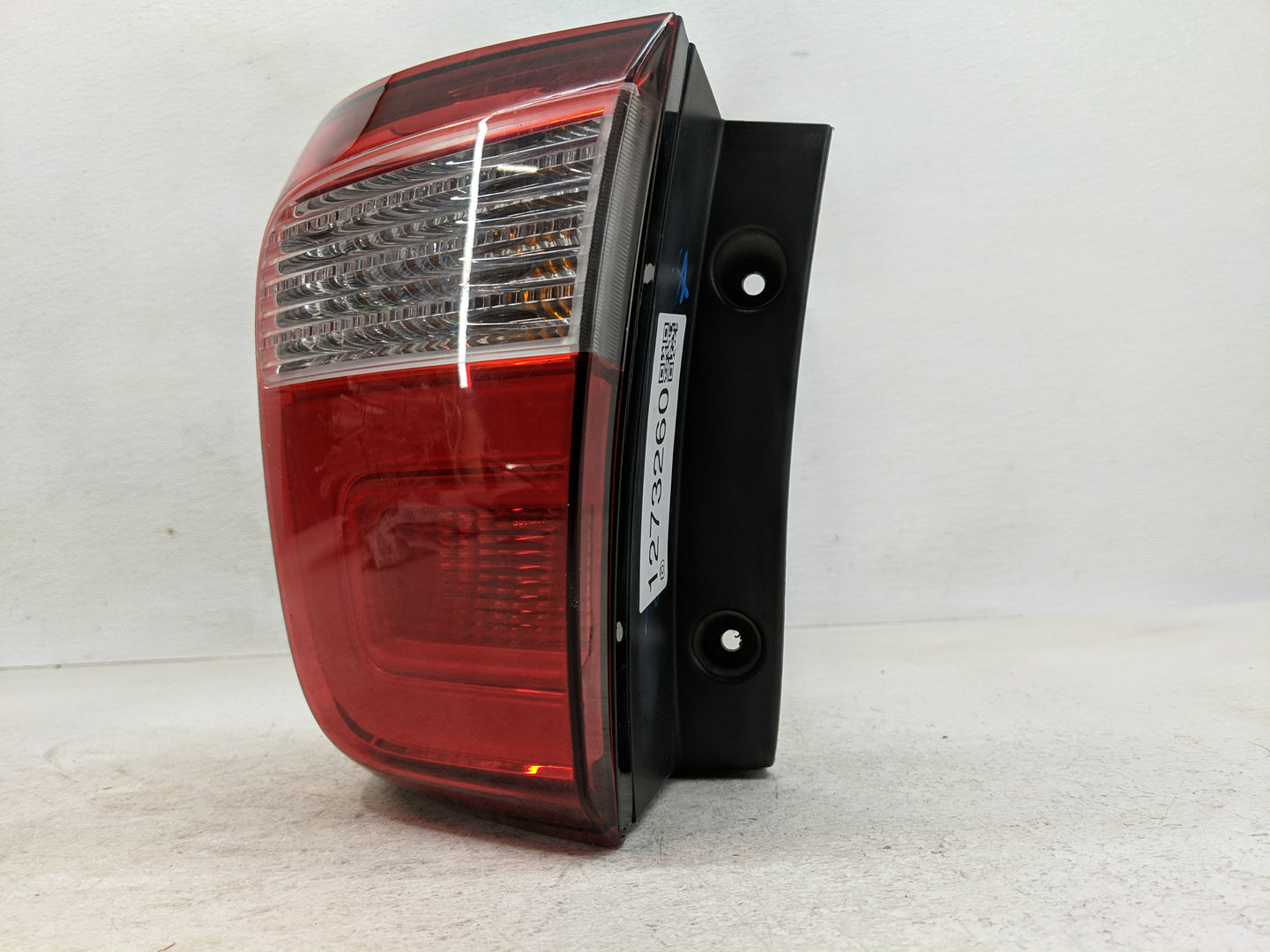 2014-2015 Kia Sorento Tail Light Assembly Passenger Right OEM P/N:92402 1U500 Fits Fits 2014 2015 OEM Used Auto Parts - Oemu