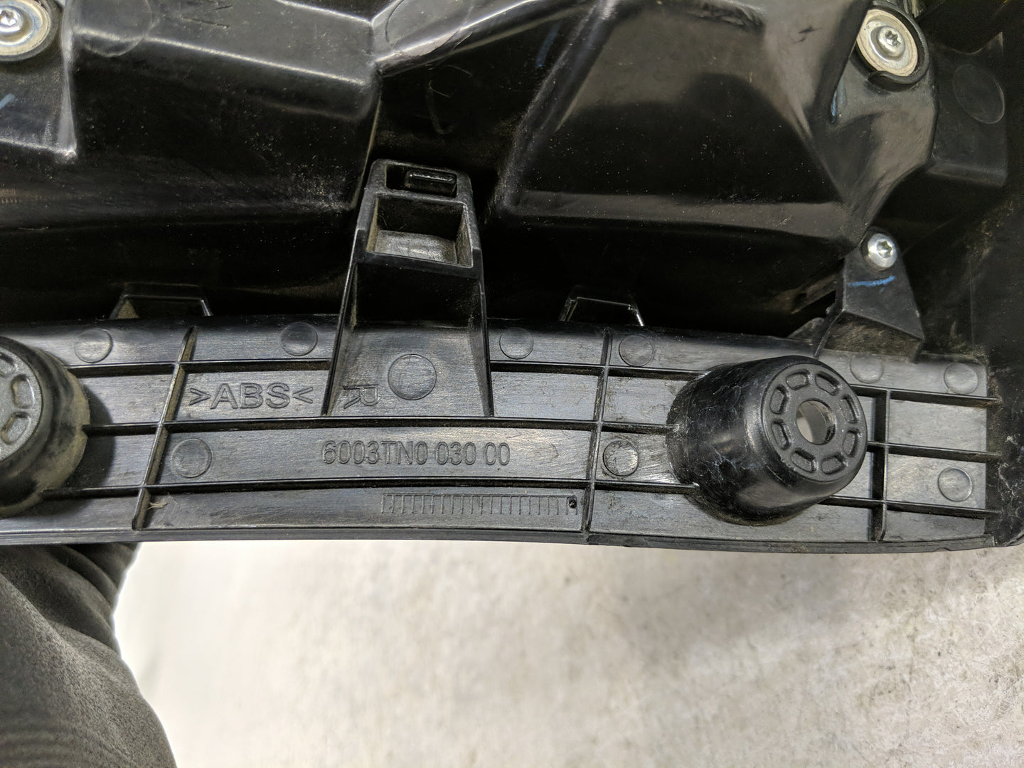 2014-2015 Kia Sorento Tail Light Assembly Passenger Right OEM P/N:92402 1U500 Fits Fits 2014 2015 OEM Used Auto Parts - Oemu