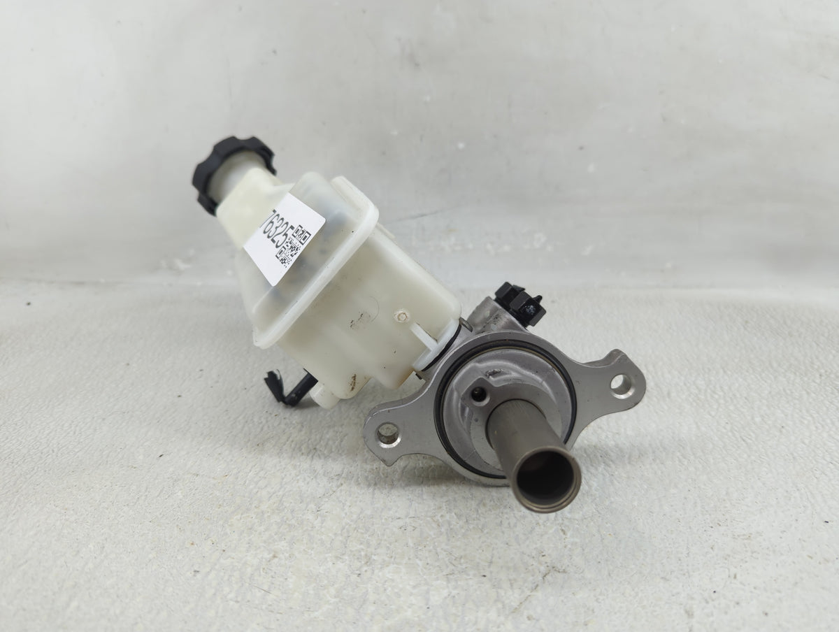 2014-2015 Kia Sorento Brake Master Cylinder 1276325 - Oemusedautoparts1.com