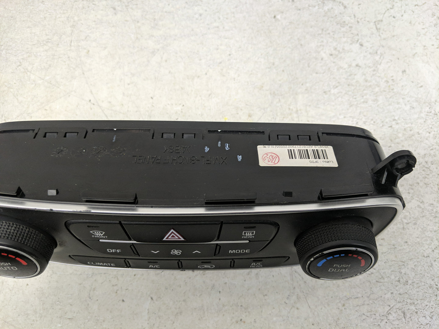 2014-2015 Kia Sorento Climate Control Module Temperature AC/Heater Replacement Fits Fits 2014 2015 OEM Used Auto Parts - Oem