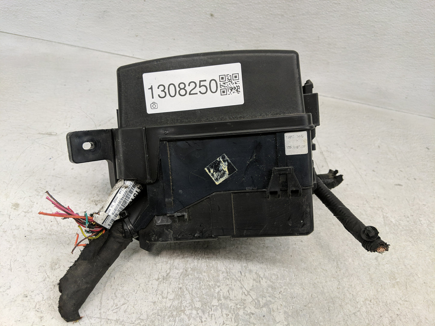 2014-2015 Kia Sorento Fusebox Fuse Box Panel Relay Module P/N:VS912501U252XA Fits Fits 2014 2015 OEM Used Auto Parts - Oemus