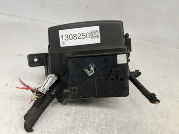 2014-2015 Kia Sorento Fusebox Fuse Box Panel Relay Module P/N:VS912501U252XA Fits Fits 2014 2015 OEM Used Auto Parts