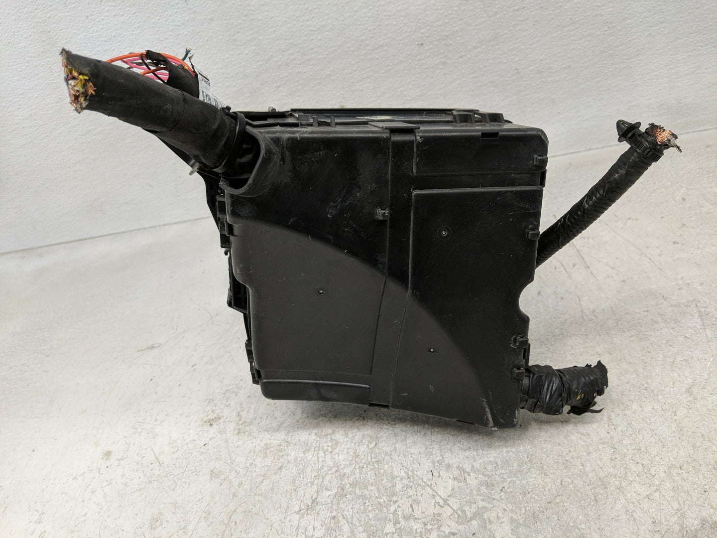 2014-2015 Kia Sorento Fusebox Fuse Box Panel Relay Module P/N:VS912501U252XA Fits Fits 2014 2015 OEM Used Auto Parts - Oemus