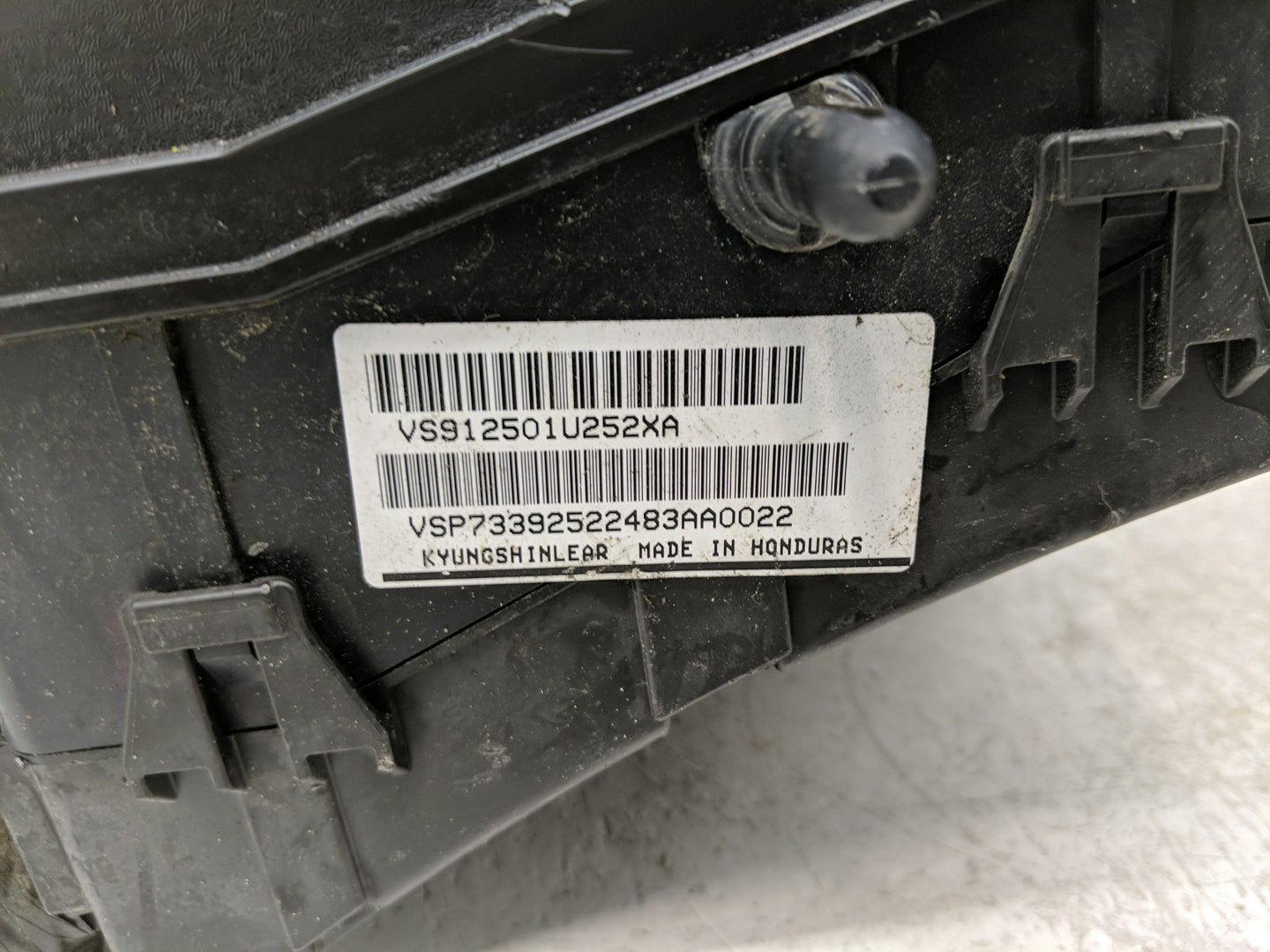 2014-2015 Kia Sorento Fusebox Fuse Box Panel Relay Module P/N:VS912501U252XA Fits Fits 2014 2015 OEM Used Auto Parts - Oemus
