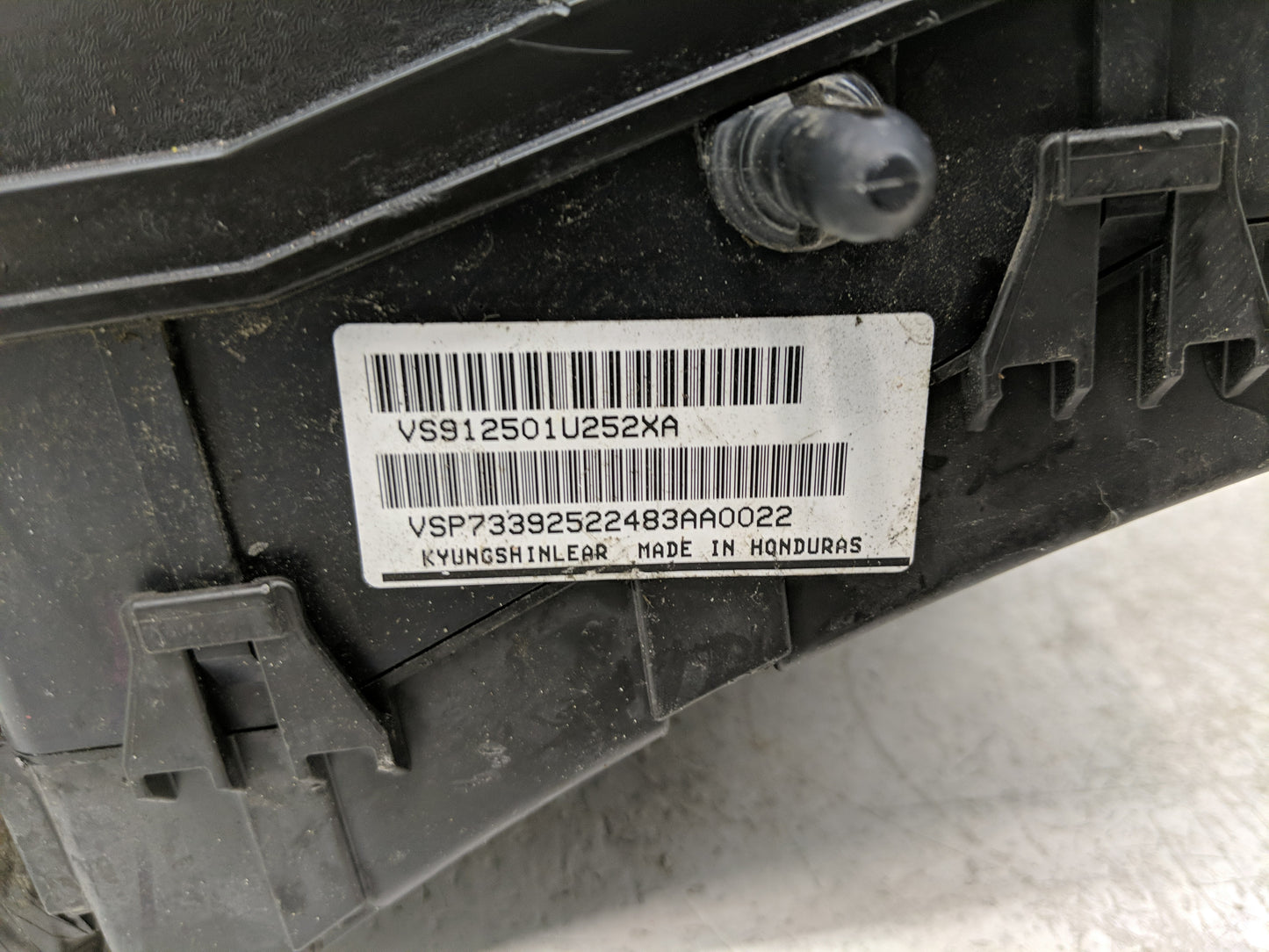 2014-2015 Kia Sorento Fusebox Fuse Box Panel Relay Module P/N:VS912501U252XA Fits Fits 2014 2015 OEM Used Auto Parts - Oemus