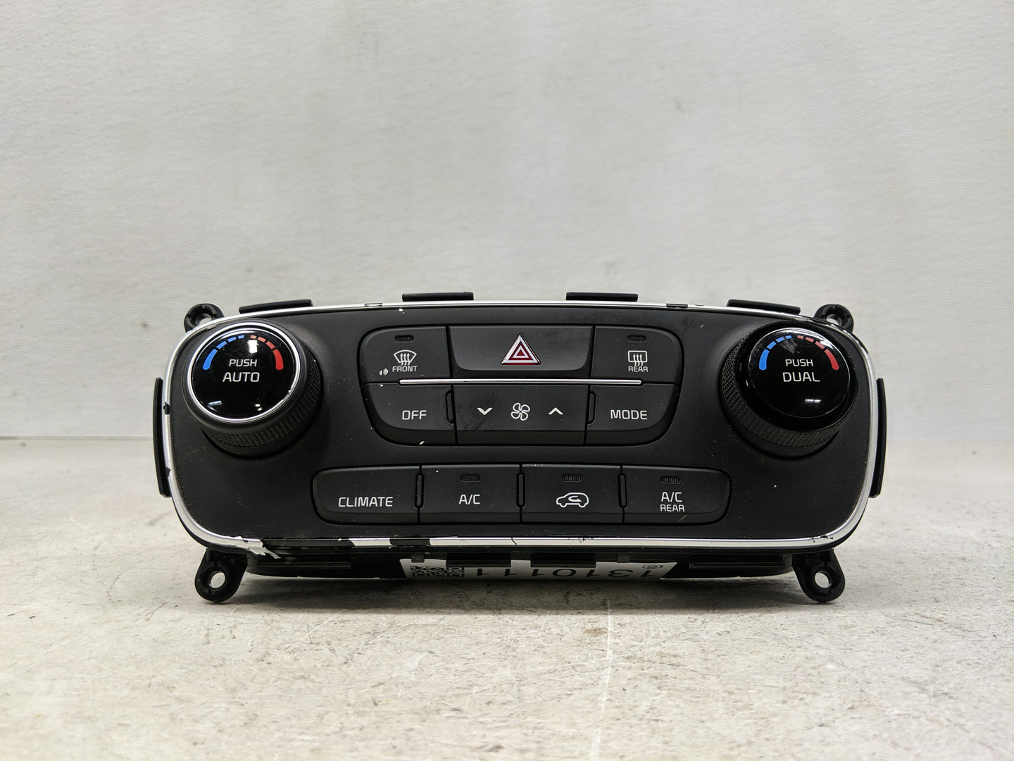 2014-2015 Kia Sorento Climate Control Module Temperature AC/Heater Replacement P/N:972501U5856 Fits Fits 2014 2015 OEM Used 