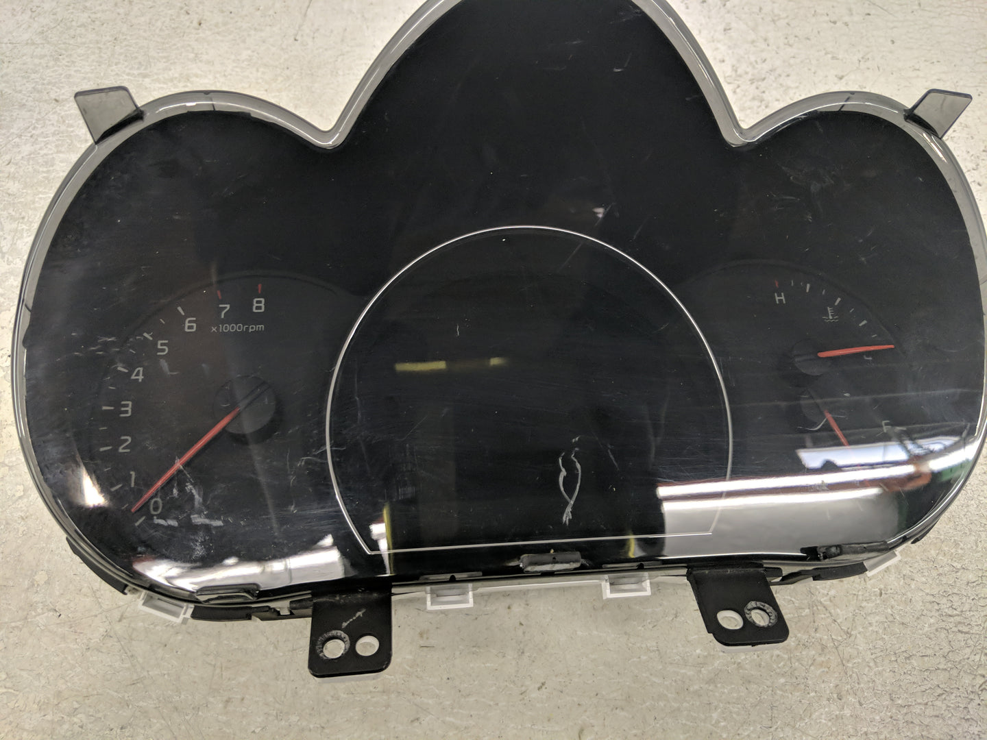 2014-2015 Kia Sorento Instrument Cluster Speedometer Gauges P/N:94014-1U010 Fits Fits 2014 2015 OEM Used Auto Parts - Oemuse