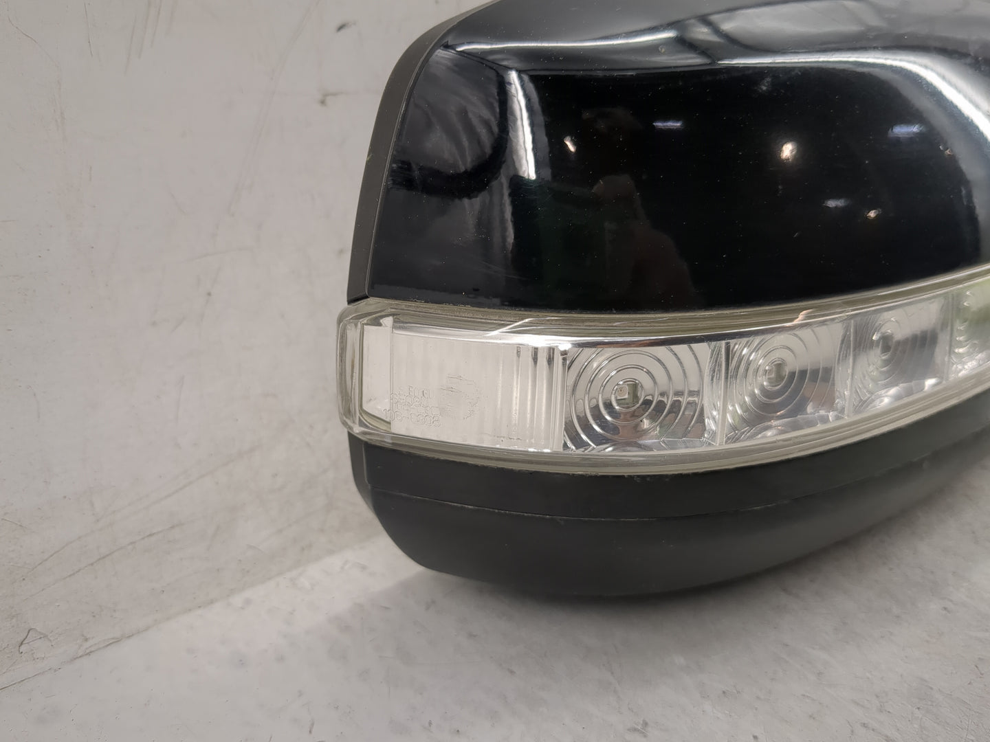 2014-2015 Kia Sorento Passenger Side View Mirror - Right Door Mirror OEM Used - Oemusedautoparts1.com