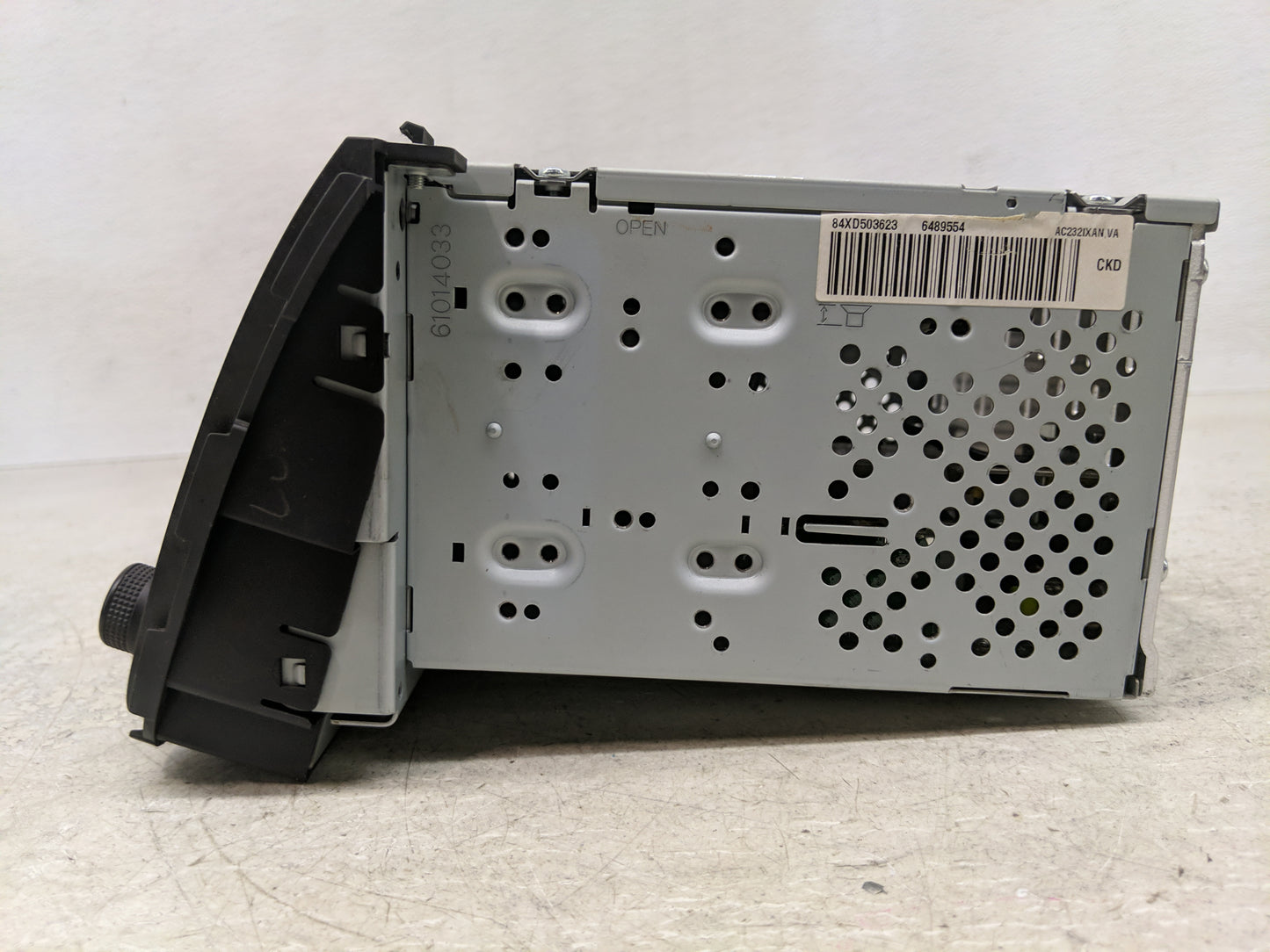 2014-2015 Kia Sorento Radio AM FM Cd Player Receiver Replacement P/N:96160-1U720VA Fits Fits 2014 2015 OEM Used Auto Parts -