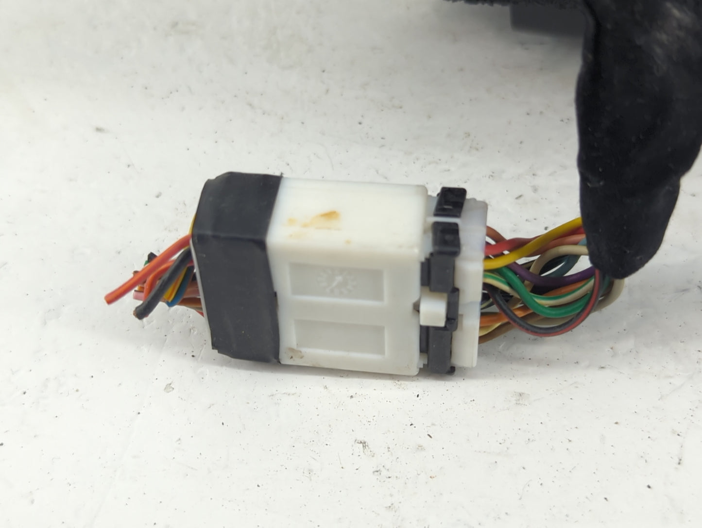 2014-2015 Kia Sorento Driver Side View Mirror - Left Door Mirror OEM Used - Oemusedautoparts1.com