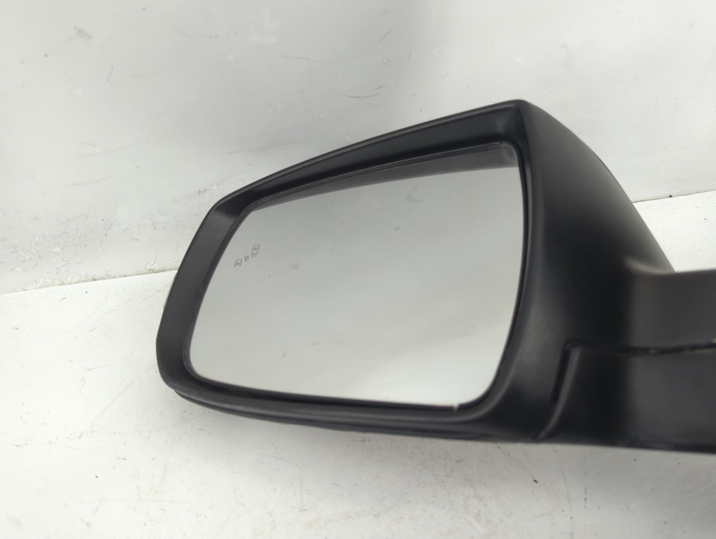2014-2015 Kia Sorento Driver Side View Mirror - Left Door Mirror OEM Used - Oemusedautoparts1.com