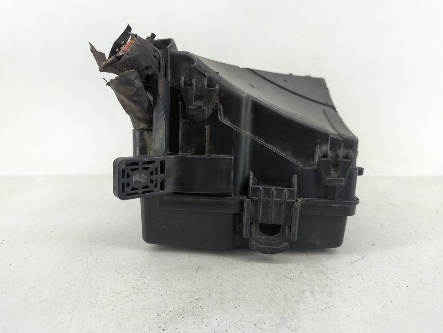 2014-2015 Kia Sorento Fusebox Fuse Box Panel Relay Module Fits Fits 2014 2015 OEM Used Auto Parts - Oemusedautoparts1.com