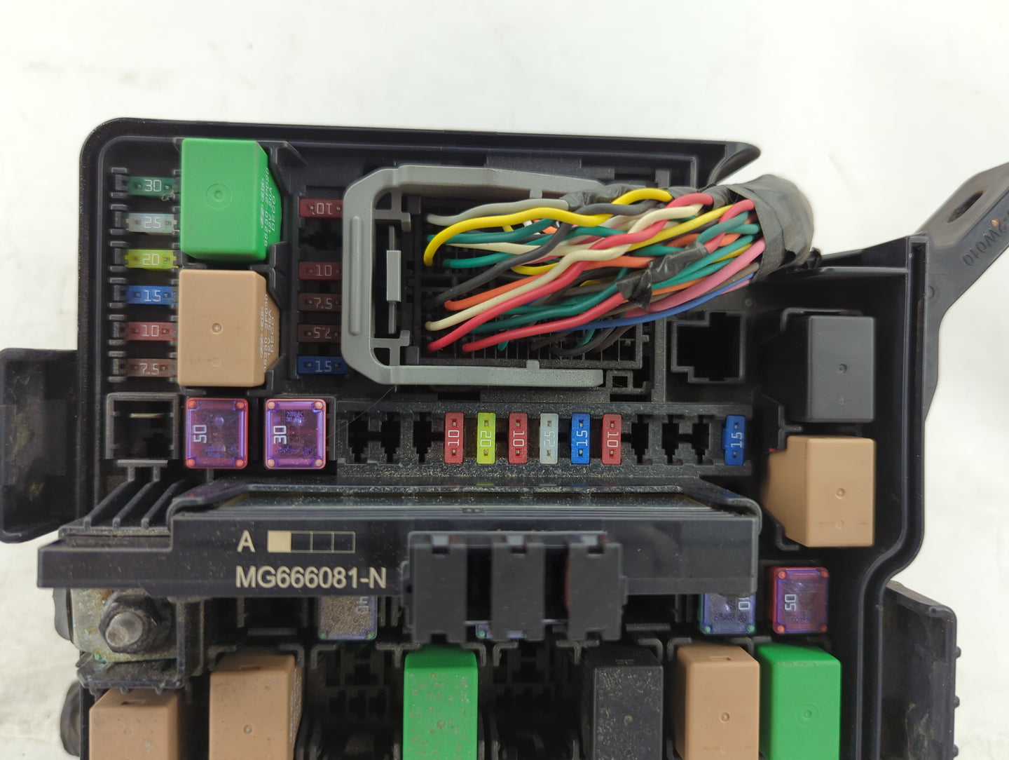2014-2015 Kia Sorento Fusebox Fuse Box Panel Relay Module P/N:919512W100 Fits Fits 2014 2015 OEM Used Auto Parts - Oemusedau